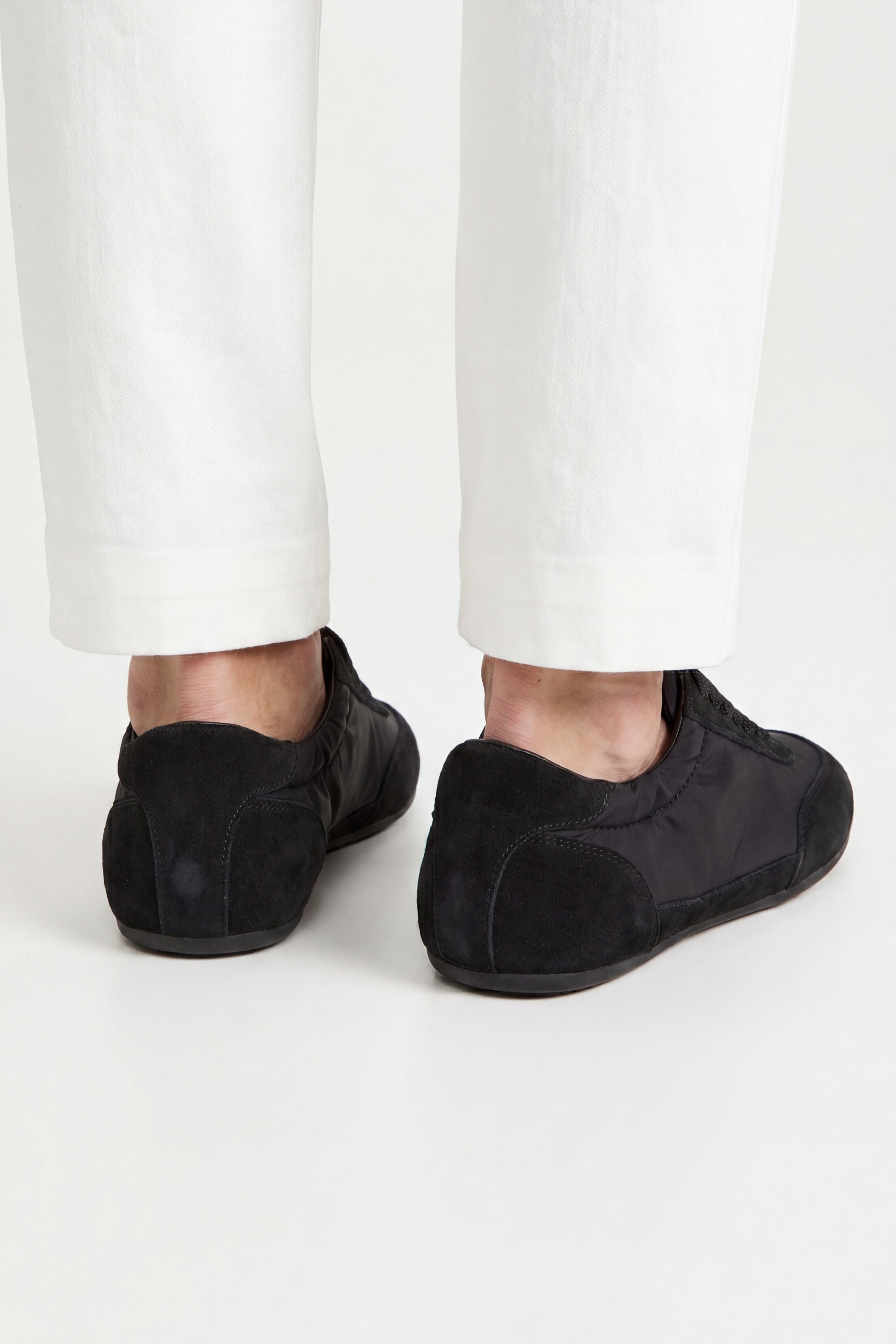 Averno Low Sneakers Black