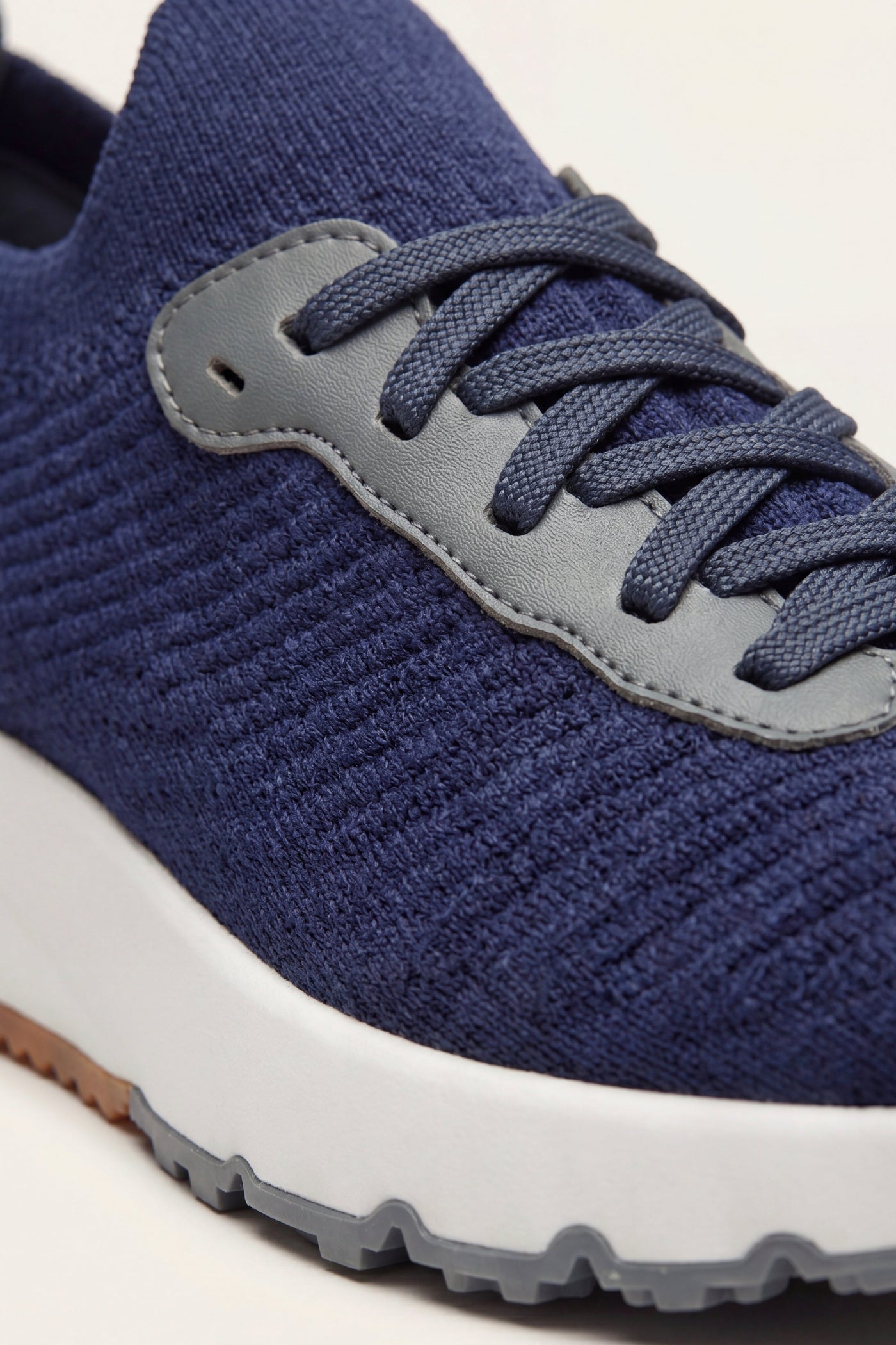 Avelino Mesh Runner Navy