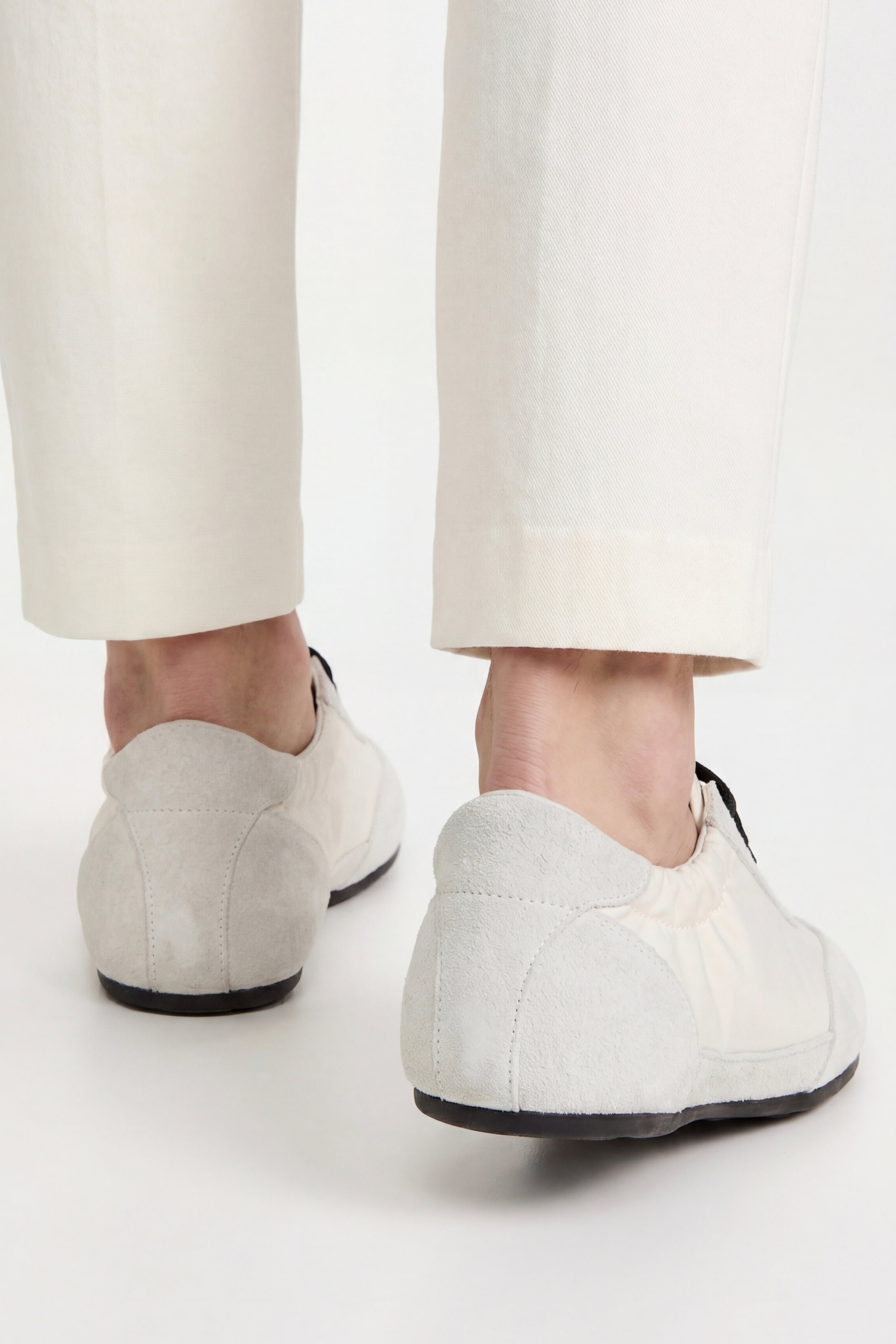Averno Low Sneakers Off White